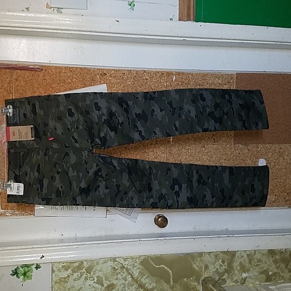 Women's Levi's,  314 Shaping Straight - Picture 2 of 6